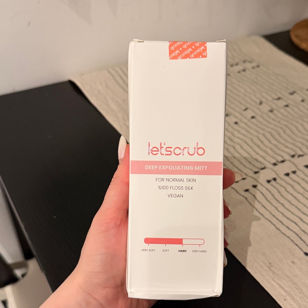 Let's Scrub Deep Exfoliating Mitt